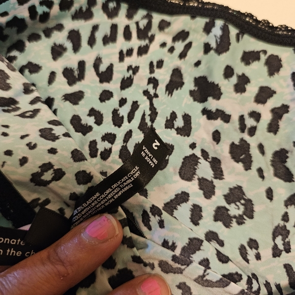 Torrid Teal cheetah bra and panties set. Bra 42C panties 2xl - Picture 5 of 8
